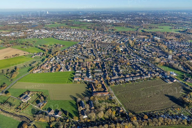 Aerial view, local view, Neukirchen, Neukirchen-Vluyn, Ruhr area, North Rhine-Westphalia, Germany, DE, Europe, distant view, property tax, real estate, aerial view, aerial photography, aerial photography, overview, bird's-eye view, residential complex, living and life, residential area, residential buildings, quality of life, birds-eyes view, overview
