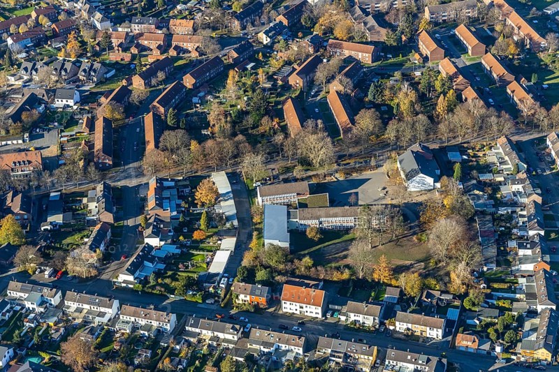 Aerial photo, Friedensreich Hundertwasser School, Neukirchen, Neukirchen-Vluyn, Ruhr area, North Rhine-Westphalia, Germany, education, educational institution, DE, Ernst-Moritz-Arndt-Straße, Europe, GGS, primary school, teaching institute, aerial photograph, aerial photography, aerial photography, school, overview, bird's eye view, birds-eyes view, overview
