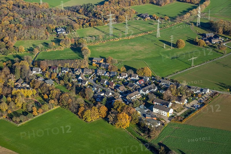 Aerial view, residential area Grotfeldsweg, Im Wiesengrund, Neukirchen, Neukirchen-Vluyn, Ruhr area, North Rhine-Westphalia, Germany, DE, Europe, property tax, green trees, real estate, aerial view, aerial photography, aerial photography, overview, bird's-eye view, residential complex, living and living, residential area, residential buildings, quality of living, residential neighbourhood, housing estate, birds-eyes view, overview