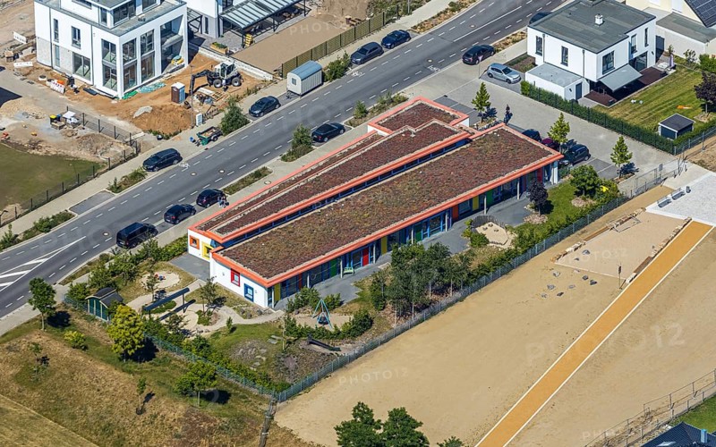Aerial view, Dicksche Heide development area, KiTa Sternchen Niederberg, Neukirchen-Vluyn, Lower Rhine, North Rhine-Westphalia, Germany, construction area, building site, building plots, construction project, construction site, DE, Europe, property tax, real estate, kindergarten, day nursery, day care centre, day nursery, day care centre, aerial view, aerial photography, aerial photography, new building, overview, bird's-eye view, residential complex, living and living, residential area, residential buildings, residential quality, residential quarter, housing estate, birds-eyes view, overview