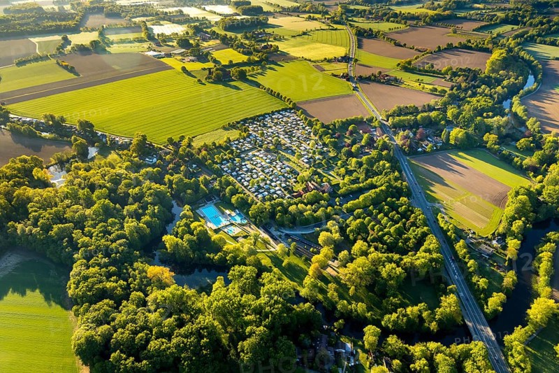 Aerial view, campsite Münster, open-air swimming pool Stapelskotten, Laerer Werseufer, Münster, Münsterland, North Rhine-Westphalia, Germany, camping, camping site, camping buses, camping caravan, campsite, DE, Europe, open-air swimming pool, leisure, leisure facility, leisure activities, aerial photography, aerial photography, overview, bird's eye view, woodland, motorhome, caravan, birds-eyes view, camping, overview