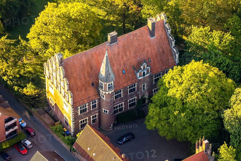 Aerial view, Wolbeck Castle, Drostenhof, Wolbecker Park, Am Steintor, Münster, Münsterland, North Rhine-Westphalia, Germany, DE, Europe, von Merveldt family, manor house, manor house, manor building, aerial photograph, aerial photography, aerial photography, Renaissance style, castle, sight, stair tower, overview, bird's eye view, residence of the count, birds-eyes view, historical, overview