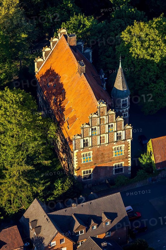 Aerial view, Wolbeck Castle, Drostenhof, Wolbecker Park, Am Steintor, Münster, Münsterland, North Rhine-Westphalia, Germany, DE, Europe, von Merveldt family, manor house, manor house, manor building, aerial photograph, aerial photography, aerial photography, Renaissance style, castle, sight, stair tower, overview, bird's eye view, residence of the count, birds-eyes view, historical, overview