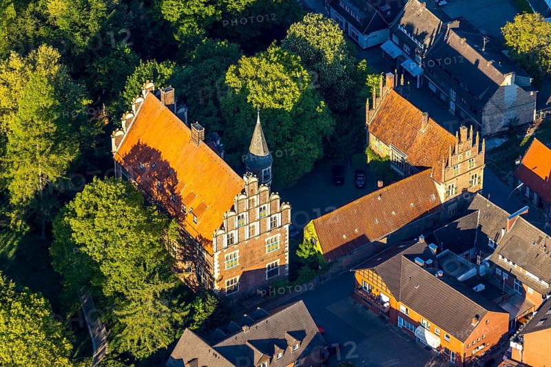 Aerial view, Wolbeck Castle, Drostenhof, Wolbecker Park, Am Steintor, Münster, Münsterland, North Rhine-Westphalia, Germany, DE, Europe, von Merveldt family, manor house, manor house, manor building, aerial photograph, aerial photography, aerial photography, Renaissance style, castle, sight, stair tower, overview, bird's eye view, residence of the count, birds-eyes view, historical, overview