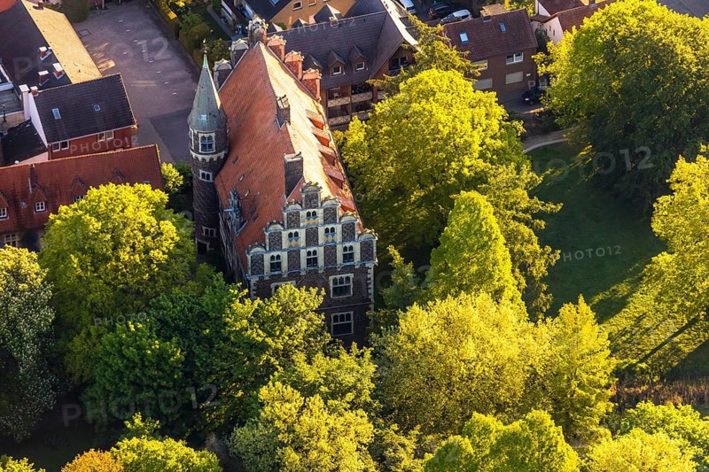 Aerial view, Wolbeck Castle, Drostenhof, Wolbecker Park, Am Steintor, Münster, Münsterland, North Rhine-Westphalia, Germany, DE, Europe, von Merveldt family, manor house, manor house, manor building, aerial photograph, aerial photography, aerial photography, Renaissance style, castle, sight, stair tower, overview, bird's eye view, residence of the count, birds-eyes view, historical, overview