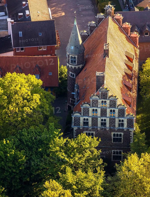 Aerial view, Wolbeck Castle, Drostenhof, Wolbecker Park, Am Steintor, Münster, Münsterland, North Rhine-Westphalia, Germany, DE, Europe, von Merveldt family, manor house, manor house, manor building, aerial photograph, aerial photography, aerial photography, Renaissance style, castle, sight, stair tower, overview, bird's eye view, residence of the count, birds-eyes view, historical, overview