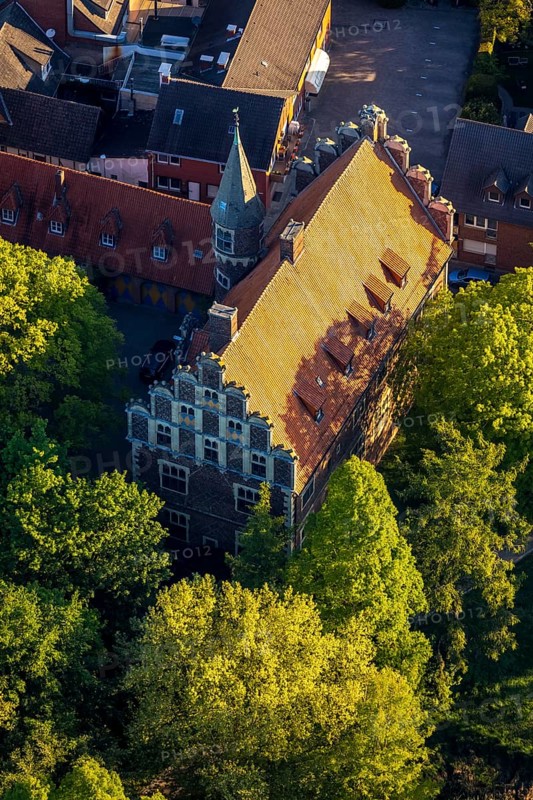 Aerial view, Wolbeck Castle, Drostenhof, Wolbecker Park, Am Steintor, Münster, Münsterland, North Rhine-Westphalia, Germany, DE, Europe, von Merveldt family, manor house, manor house, manor building, aerial photograph, aerial photography, aerial photography, Renaissance style, castle, sight, stair tower, overview, bird's eye view, residence of the count, birds-eyes view, historical, overview