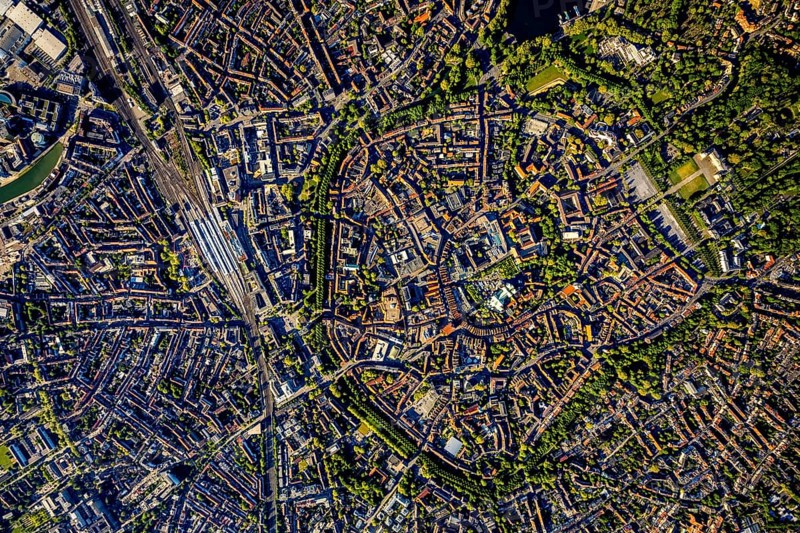 Aerial view, Old Town, Promenadenring, St Paul's Cathedral, Cathedral SquarePaulus-Dom, Domplatz, catholic Liebfrauen-Überwasserkirche, catholic St. Lamberti-Kirche, St. Martini Church, Münster Theatre, Münster Central Station, Münster, Münsterland, North Rhine-Westphalia, Germany, old town area, place of worship, railway tracks, railway station, DE, Deutsche Bahn AG, Europe, religious community, place of worship, property tax, central station, main station, real estate, church, parish, denomination, culture, art, aerial view, aerial photography, aerial photography, religion, theatre, overview, events, bird's-eye view, residential area, living and working, living and life, residential area, residential buildings, housing estate, birds-eyes view, historic city centre, historic city centre, overview