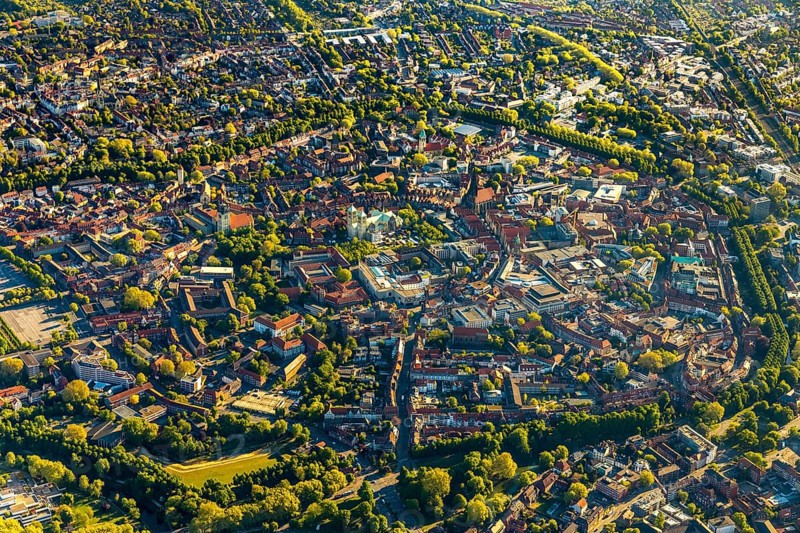 Aerial view, Old Town, Promenadenring, St Paul's Cathedral, Cathedral SquarePaulus-Dom, Domplatz, catholic Liebfrauen-Überwasserkirche, catholic St. Lamberti-Kirche, St. Martini-Kirche, Theater Münster, Münster, Münsterland, North Rhine-Westphalia, Germany, old town area, place of worship, DE, Europe, religious community, place of worship, property tax, real estate, church, church community, denomination, culture, art, aerial view, aerial photography, aerial photography, religion, theatre, overview, events, bird's-eye view, residential area, living and working, living and life, residential area, residential buildings, housing estate, birds-eyes view, historic city centre, historic city centre, overview