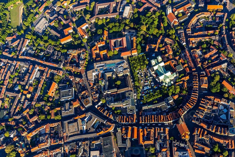 Aerial view, Old Town, Prinzipalmarkt, St Paul's Cathedral, Cathedral SquarePaulus-Dom, Domplatz, catholic Liebfrauen-Überwasserkirche, catholic St. Lamberti-Kirche, St. Martini-Kirche, Theater Münster, Münster, Münsterland, North Rhine-Westphalia, Germany, old town area, place of worship, DE, Europe, religious community, place of worship, property tax, real estate, church, church community, denomination, culture, art, aerial view, aerial photography, aerial photography, religion, theatre, overview, events, bird's eye view, residential area, living and working, living and life, residential area, residential buildings, housing estate, birds-eyes view, historic city centre, historic city centre, overview