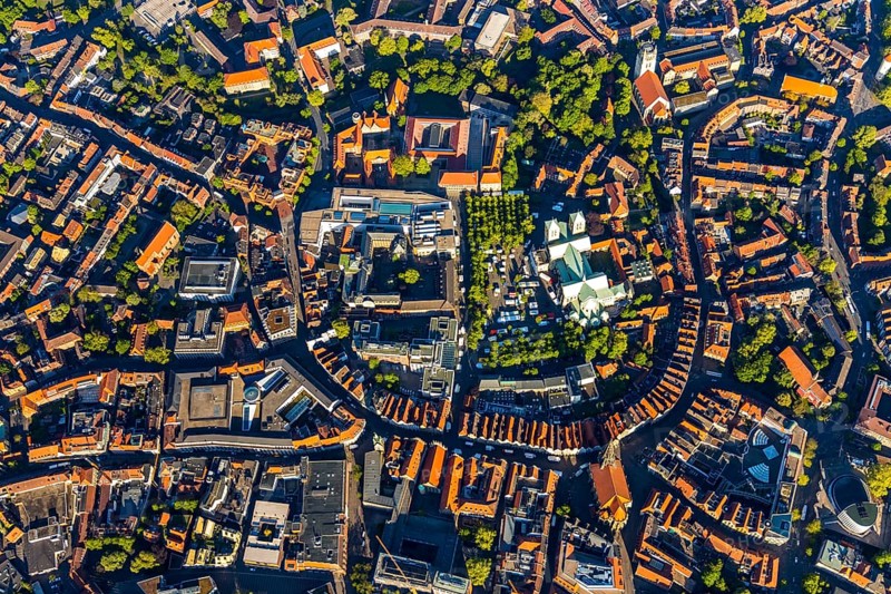 Aerial view, Old Town, Prinzipalmarkt, St Paul's Cathedral, Cathedral SquarePaulus-Dom, Domplatz, catholic Liebfrauen-Überwasserkirche, catholic St. Lamberti-Kirche, St. Martini-Kirche, Theater Münster, Münster, Münsterland, North Rhine-Westphalia, Germany, old town area, place of worship, DE, Europe, religious community, place of worship, property tax, real estate, church, church community, denomination, culture, art, aerial view, aerial photography, aerial photography, religion, theatre, overview, events, bird's eye view, residential area, living and working, living and life, residential area, residential buildings, housing estate, birds-eyes view, historic city centre, historic city centre, overview
