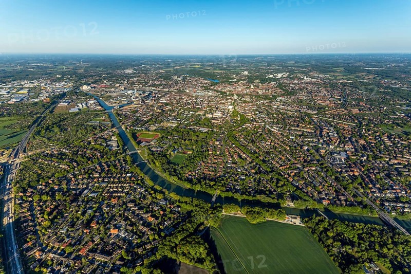 Aerial view, Dortmund-Ems canal, city harbour, view of St. Mauritz, Münster, Münsterland, North Rhine-Westphalia, Germany, federal road B51, DE, Europe, distant view, football pitch, football club, harbour, real estate, aerial view, aerial photography, aerial photography, sports facilities, sports club Münster 08, sports field, sports facility, overview, bird's-eye view, living and working, living and life, residential area, residential buildings, birds-eyes view, overview