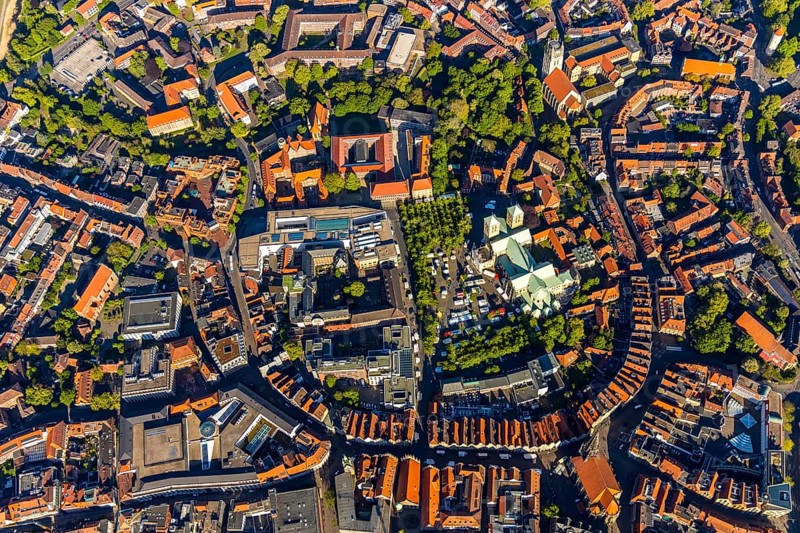 Aerial view, Old Town, Prinzipalmarkt, St Paul's Cathedral, Cathedral SquarePaulus-Dom, Domplatz, catholic Liebfrauen-Überwasserkirche, catholic St. Lamberti Church, Münster, Münsterland, North Rhine-Westphalia, Germany, place of worship, DE, Europe, religious community, place of worship, property tax, real estate, church, parish, denomination, culture, art, aerial view, aerial photography, aerial photography, religion, theatre, overview, events, bird's eye view, residential area, living and working, living and life, residential area, residential buildings, housing estate, birds-eyes view, historic city centre, historic city centre, overview