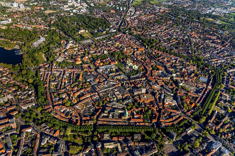 Aerial view, Old Town, Promenadenring, St Paul's Cathedral, Cathedral SquarePaulus-Dom, Domplatz, catholic Liebfrauen-Überwasserkirche, catholic St. Lamberti-Kirche, St. Martini-Kirche, Theater Münster, Münster, Münsterland, North Rhine-Westphalia, Germany, old town area, place of worship, DE, Europe, religious community, place of worship, property tax, real estate, church, church community, denomination, culture, art, aerial view, aerial photography, aerial photography, religion, theatre, overview, events, bird's-eye view, residential area, living and working, living and life, residential area, residential buildings, housing estate, birds-eyes view, historic city centre, historic city centre, overview