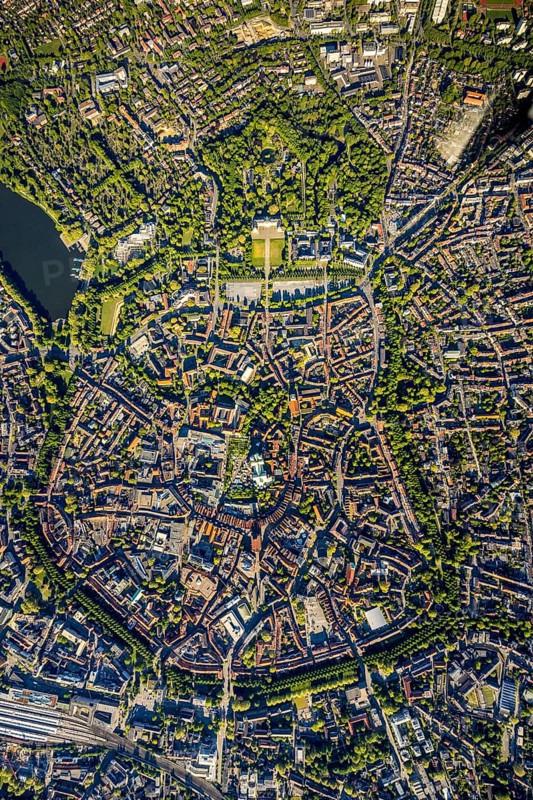 Aerial view, Old Town, Promenadenring, St Paul's Cathedral, Cathedral SquarePaulus-Dom, Domplatz, catholic Liebfrauen-Überwasserkirche, catholic St. Lamberti-Kirche, St. Martini-Kirche, Theater Münster, Münster, Münsterland, North Rhine-Westphalia, Germany, old town area, place of worship, DE, Europe, religious community, place of worship, property tax, real estate, church, church community, denomination, culture, art, aerial view, aerial photography, aerial photography, religion, theatre, overview, events, bird's-eye view, residential area, living and working, living and life, residential area, residential buildings, housing estate, birds-eyes view, historic city centre, historic city centre, overview