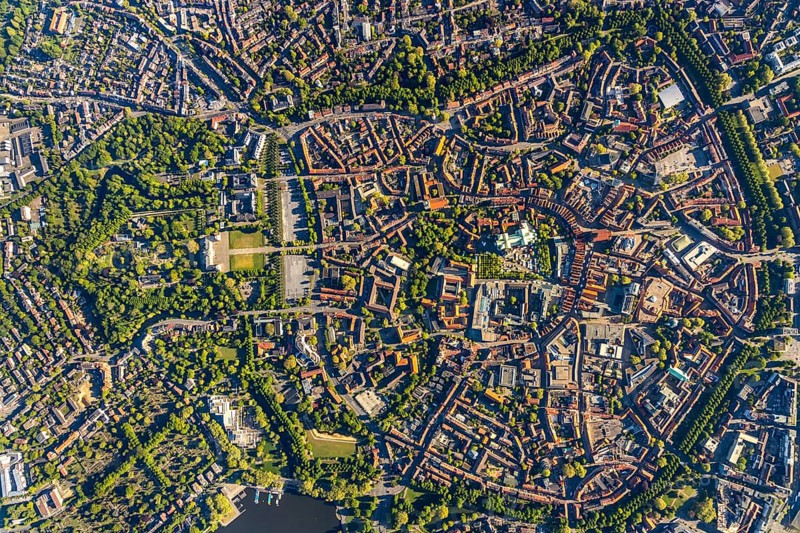 Aerial view, Old Town, Promenadenring, St Paul's Cathedral, Cathedral SquarePaulus-Dom, Domplatz, catholic Liebfrauen-Überwasserkirche, catholic St. Lamberti-Kirche, St. Martini-Kirche, Theater Münster, Münster, Münsterland, North Rhine-Westphalia, Germany, old town area, place of worship, DE, Europe, religious community, place of worship, property tax, real estate, church, church community, denomination, culture, art, aerial view, aerial photography, aerial photography, religion, theatre, overview, events, bird's-eye view, residential area, living and working, living and life, residential area, residential buildings, housing estate, birds-eyes view, historic city centre, historic city centre, overview