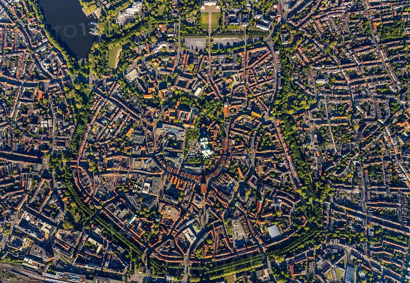 Aerial view, Old Town, Promenadenring, St Paul's Cathedral, Cathedral SquarePaulus-Dom, Domplatz, catholic Liebfrauen-Überwasserkirche, catholic St. Lamberti-Kirche, St. Martini-Kirche, Theater Münster, Münster, Münsterland, North Rhine-Westphalia, Germany, old town area, place of worship, DE, Europe, religious community, place of worship, property tax, real estate, church, church community, denomination, culture, art, aerial view, aerial photography, aerial photography, religion, theatre, overview, events, bird's-eye view, residential area, living and working, living and life, residential area, residential buildings, housing estate, birds-eyes view, historic city centre, historic city centre, overview