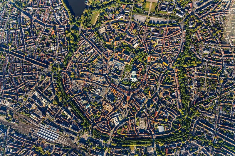 Aerial view, Old Town, Promenadenring, St Paul's Cathedral, Cathedral SquarePaulus-Dom, Domplatz, catholic Liebfrauen-Überwasserkirche, catholic St. Lamberti-Kirche, St. Martini Church, Münster Theatre, Münster Central Station, Münster, Münsterland, North Rhine-Westphalia, Germany, old town area, place of worship, railway tracks, railway station, DE, Deutsche Bahn AG, Europe, religious community, place of worship, property tax, central station, main station, real estate, church, parish, denomination, culture, art, aerial view, aerial photography, aerial photography, religion, theatre, overview, events, bird's-eye view, residential area, living and working, living and life, residential area, residential buildings, housing estate, birds-eyes view, historic city centre, historic city centre, overview