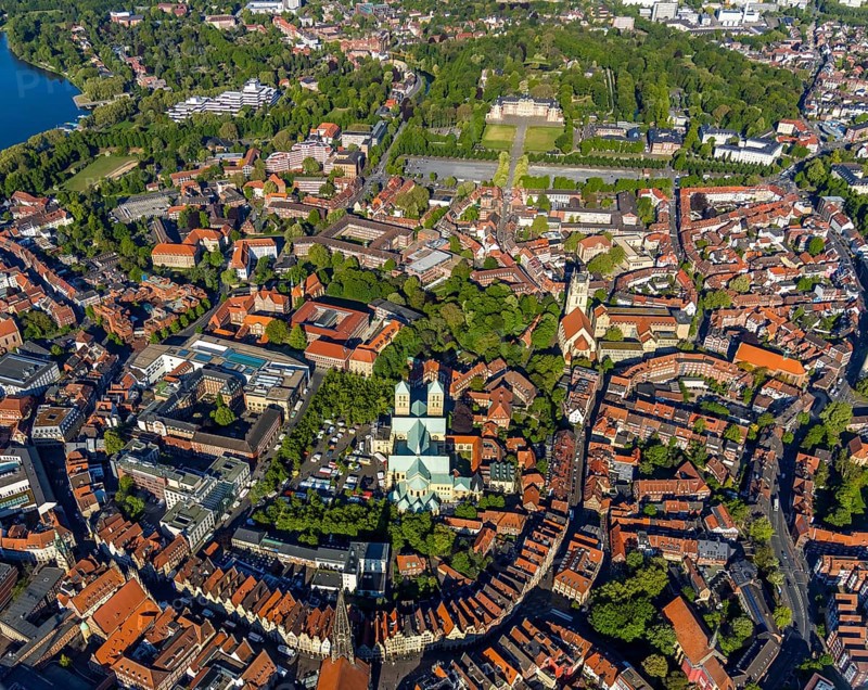 Aerial view, Old Town, Promenadenring, Prinzipalmarkt, St Paul's Cathedral, Cathedral SquarePaulus-Dom, Domplatz, catholic Liebfrauen-Überwasserkirche, catholic St. Lamberti-Kirche, St. Martini Church, Theatre Münster, Münster, Münsterland, North Rhine-Westphalia, Germany, place of worship, DE, Europe, religious community, place of worship, property tax, real estate, church, parish, denomination, culture, art, aerial view, aerial photography, aerial photography, religion, theatre, overview, events, bird's eye view, residential area, living and working, living and life, residential area, residential buildings, housing estate, birds-eyes view, historic city centre, historic city centre, overview
