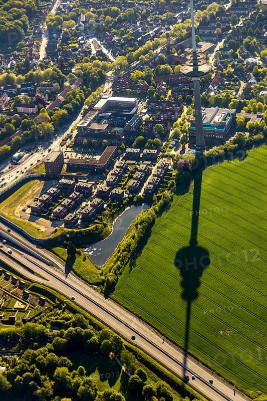 Aerial photograph, telecommunications tower Münster, T-Systems International GmbH, residential area Am Lohausbach, Münster, Münsterland, North Rhine-Westphalia, Germany, DE, Europe, telecommunications tower, television tower, property tax, real estate, aerial photograph, aerial photography, aerial photography, Radbodstraße, broadcasting station, overview, bird's-eye view, residential area, residential buildings, quality of living, residential neighbourhood, housing estate, birds-eyes view, overview