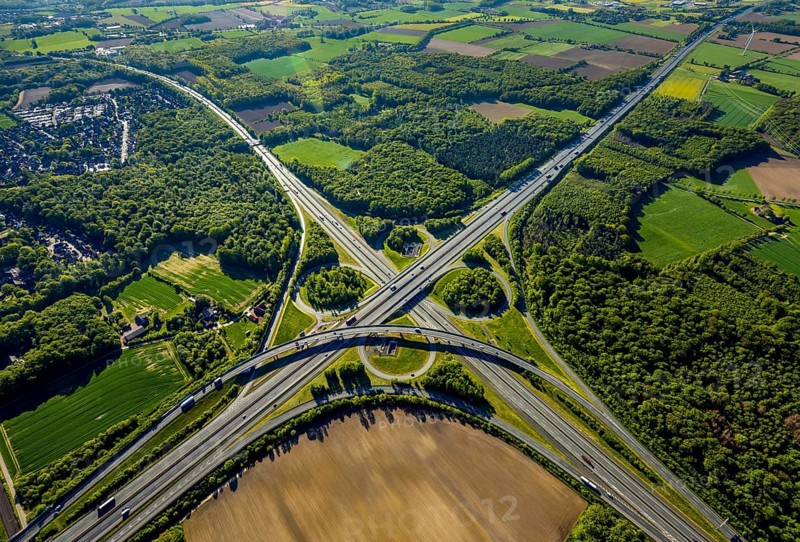 Aerial view, motorway junction Münster-Süd, motorway A1, motorway A43, Münster, Münsterland, North Rhine-Westphalia, Germany, motorway, motorway bridge, motorway junction, greening, DE, Europe, shapes and colours, freight traffic, landscape forms, aerial view, aerial photography, aerial photography, road traffic, overview, traffic, traffic volume, bird's-eye view, forest area, meadows and fields, birds-eyes view, overview