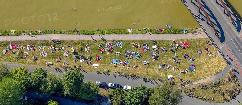 Aerial view, bathing at the canal, Dortmund-Ems canal, sunbathing lawn, sunbathing, August-Schepers-Straße, bridge Wolbecker Straße, Memelufer, Mauritz, Münster, Münsterland, North Rhine-Westphalia, Germany, bridge, DE, Europe, leisure, leisure pool, leisure activities, Klartext-Verlag, aerial view, aerial photography, aerial photography, Münster from above, Münster book, summer fun, sunbather, lido, lido, overview, bird's eye view, birds-eyes view, free bathing establishment, overview, Corona distance. Corona distance, pandemic restrictions, end of lockdown