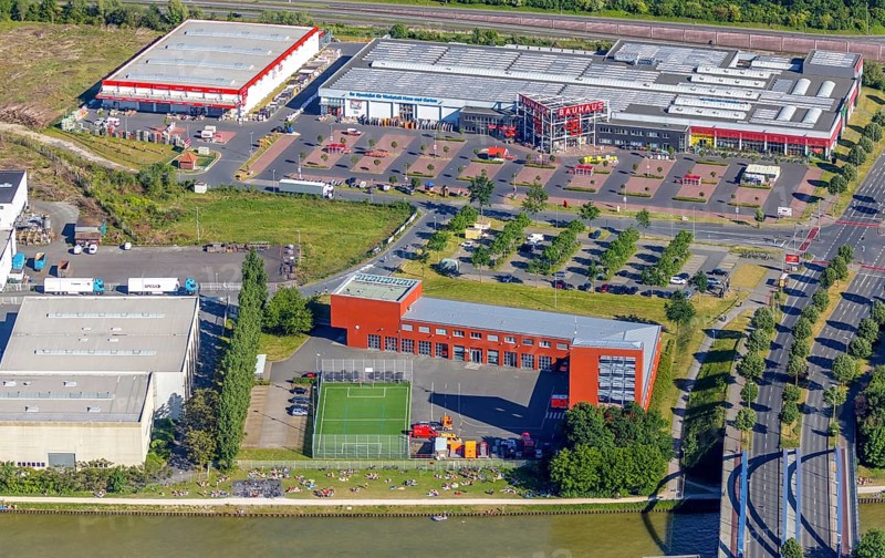 Aerial view, bathing at the canal, sunbathing lawn, fire station II, fire brigade at the Dortmund-Ems canal, Bauhaus DIY store, harbour, Münster, Münsterland, North Rhine-Westphalia, Germany, bathing in the canal, DIY store, fire fighter, fire protection, fire station, DE, shopping, Europe, fire station, fire brigade, Football pitch, Klartext-Verlag, aerial view, aerial photography, aerial photography, Münster from above, Münster book, rescue station, summer fun, sun worshippers, sunbathing, sport, sports facilities, sports field, sports facility, overview, bird's-eye view, overview, corona distance. Corona distance, pandemic restrictions, end of lockdown