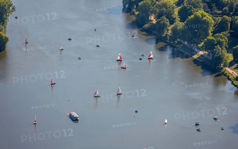 Aerial view, sailing boats on the Aasee, Münster, Münsterland, North Rhine-Westphalia, Germany, excursion boat, DE, Europe, river Münstersche Aa, leisure, leisure activities, Klartext-Verlag, aerial view, aerial photography, aerial photography, Münster from above, Münster book, lake, sailing boats, sight, overview, bird's-eye view, overview