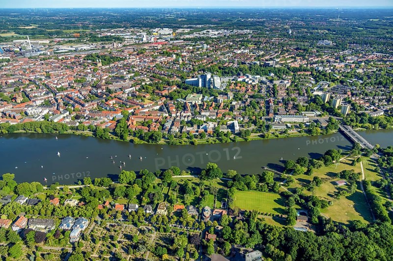 Aerial photograph, sailing boats on the Aasee, water tower, LVM Versicherung Zentrale, Westdeutsche Lotterie GmbH, Münster, Münsterland, North Rhine-Westphalia, Germany, Aaseeterrassen, DE, Europe, leisure, leisure activities, Klartext-Verlag, aerial photograph, aerial photography, aerial photography, Münster from above, Münster book, lake, overview, bird's eye view, birds-eyes view, overview