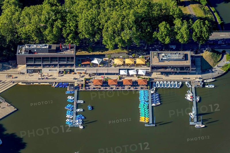 Aerial view, gastronomy at the Aasee, AASEE-AKTIV boats, sailing school Overschmidt, Pluggendorf, Münster, Münsterland, North Rhine-Westphalia, Germany, A2 am See, Aaseeterrassen, DE, Europe, Klartext-Verlag, aerial view, aerial photography, aerial photography, Münster from above, Münsterbuch, Ristorante Il DiVino, lake, overview, bird's eye view, birds-eyes view, overview