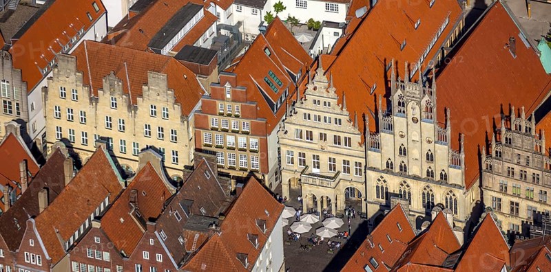 Aerial view, Prinzipalmarkt, historic town hall, overwater, Münster, Münsterland, North Rhine-Westphalia, Germany, old town, authority, DE, Europe, gabled houses, main market, Klartext-Verlag, aerial photograph, aerial photography, aerial photography, Münster from above, Münster book, town hall, sight, city administration, street, overview, administrative area, bird's eye view, birds-eyes view, historical, overview, red roofs