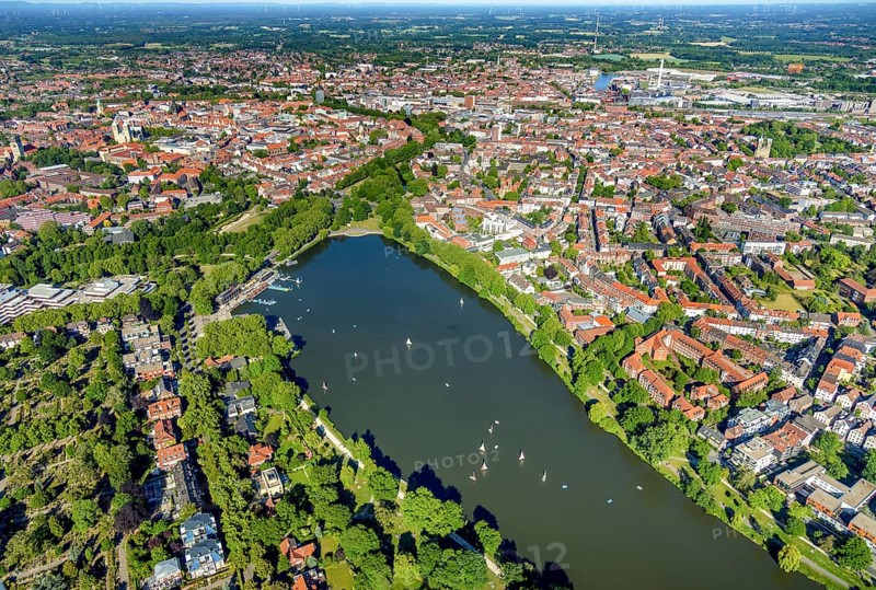 Aerial view, sailing boats on the Aasee, Aasee Park, old town view, cathedral, Münster, Münsterland, North Rhine-Westphalia, Germany, Aaseeterrassen, DE, Europe, leisure, leisure activities, Klartext-Verlag, aerial view, aerial photography, aerial photography, Münster from above, Münster book, park, lake, sight, St Paul's Cathedral, overview, bird's eye view, bird's eye view, overview