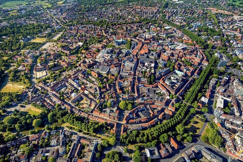 Aerial view, Old Town, Promenadenring, St Paul's Cathedral, Cathedral SquarePaulus-Dom, Domplatz, catholic Liebfrauen-Überwasserkirche, catholic St. Lamberti-Kirche, St. Martini-Kirche, theatre Münster, castle Münster, Josef, Münster, Münsterland, North Rhine-Westphalia, Germany, DE, Europe, green trees, courtyard, Klartext-Verlag, aerial view, aerial photography, aerial photography, Münster from above, Münsterbuch, ring of green trees, castle, castle grounds, castle garden, castle park, sight, overview, bird's-eye view, overview