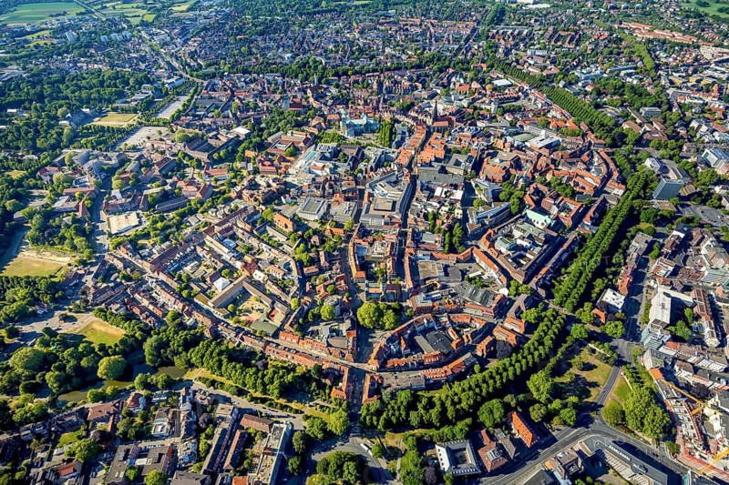 Aerial view, Old Town, Promenadenring, St Paul's Cathedral, Cathedral SquarePaulus-Dom, Domplatz, catholic Liebfrauen-Überwasserkirche, catholic St. Lamberti-Kirche, St. Martini-Kirche, theatre Münster, castle Münster, Josef, Münster, Münsterland, North Rhine-Westphalia, Germany, DE, Europe, green trees, courtyard, Klartext-Verlag, aerial view, aerial photography, aerial photography, Münster from above, Münsterbuch, ring of green trees, castle, castle grounds, castle garden, castle park, sight, overview, bird's-eye view, overview