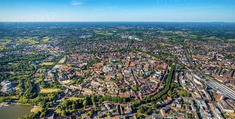 Aerial view, Old Town, Promenadenring, St Paul's Cathedral, Cathedral SquarePaulus-Dom, Domplatz, catholic Liebfrauen-Überwasserkirche, catholic St. Lamberti-Kirche, St. Martini-Kirche, theatre Münster, castle Münster, Josef, Münster, Münsterland, North Rhine-Westphalia, Germany, DE, Europe, green trees, courtyard, Klartext-Verlag, aerial view, aerial photography, aerial photography, Münster from above, Münsterbuch, ring of green trees, castle, castle grounds, castle garden, castle park, sight, overview, bird's-eye view, overview