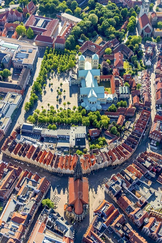 Aerial view, Old Town, St Paul's CathedralSt Paul's Cathedral, Cathedral Square, Catholic St. Lamberti Church, Prinzipalmarkt, cathedral, Münster, Münsterland, North Rhine-Westphalia, Germany, place of worship, DE, Europe, religious community, place of worship, main market, holy place, cathedral, church, parish, Klartext-Verlag, denomination, aerial view, aerial photography, aerial photography, Münster from above, Münster book, religion, religious site, sight, overview, bird's-eye view, landmark, birds-eyes view, historical, historical city centre, overview