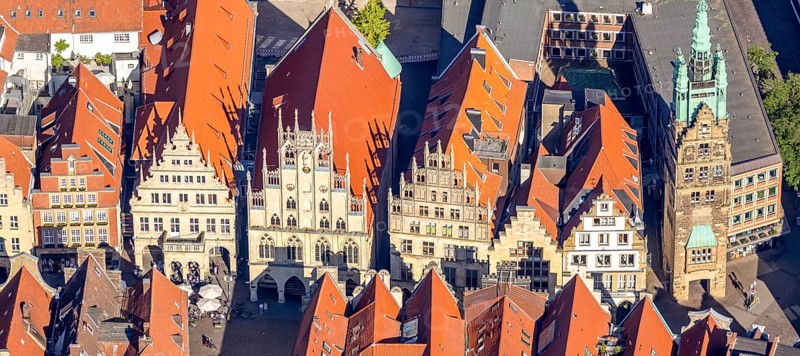 Aerial view, Prinzipalmarkt, historic town hall, Stadthausturm, overwater, Münster, Münsterland, North Rhine-Westphalia, Germany, old town, authority, DE, Europe, gabled houses, main market, Klartext-Verlag, aerial photograph, aerial photography, aerial photography, Münster from above, Münster book, town hall, sight, city administration, street, overview, administrative area, bird's eye view, birds-eyes view, historical, overview, red roofs