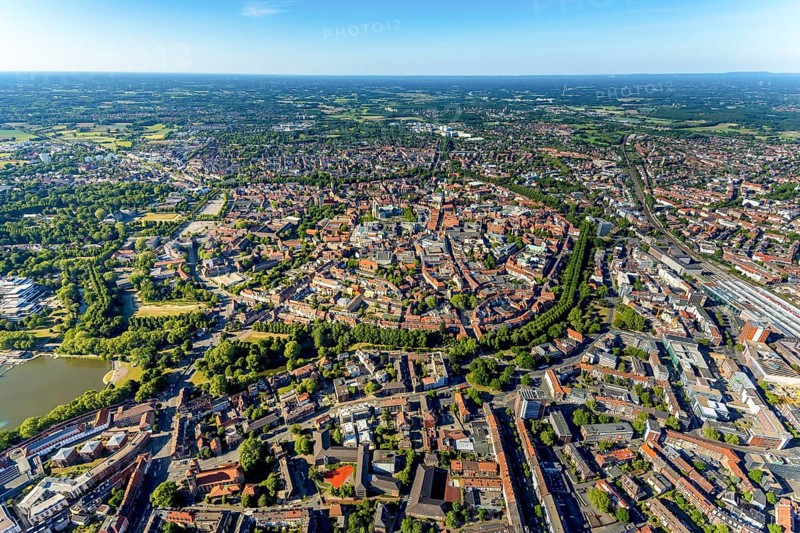 Aerial view, Old Town, Promenadenring, St Paul's Cathedral, Cathedral SquarePaulus-Dom, Domplatz, catholic Liebfrauen-Überwasserkirche, catholic St. Lamberti-Kirche, St. Martini-Kirche, theatre Münster, castle Münster, Josef, Münster, Münsterland, North Rhine-Westphalia, Germany, DE, Europe, green trees, courtyard, Klartext-Verlag, aerial view, aerial photography, aerial photography, Münster from above, Münsterbuch, ring of green trees, castle, castle grounds, castle garden, castle park, sight, overview, bird's-eye view, overview