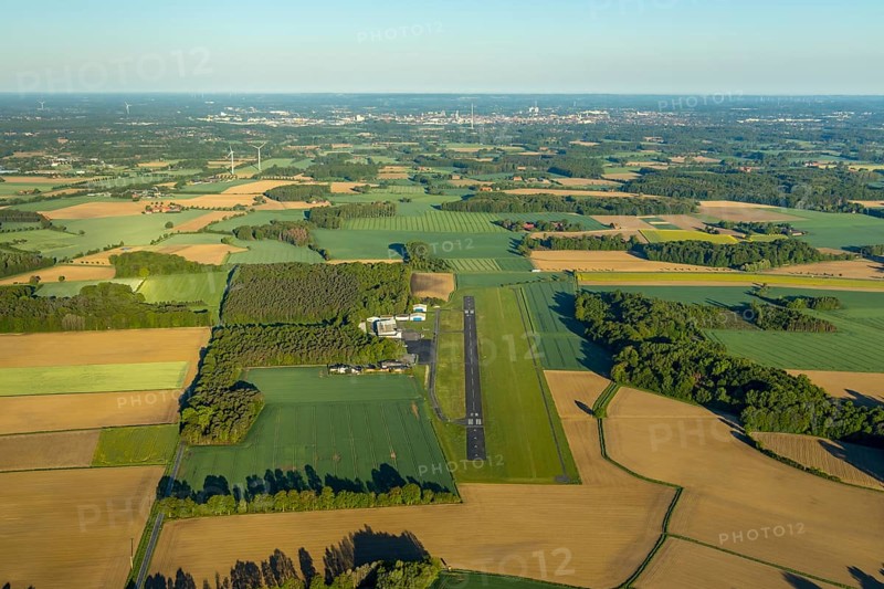 Aerial photo, Münster-Telgte airfield, Telgte, Warendorf district, Münsterland, North Rhine-Westphalia, Germany, DE, Europe, distant view, airport, FunFlight flight school, runway, aerial photo, aerial photography, aerial photography, runway, overview, bird's-eye view, woodland, meadows and fields, birds-eyes view, overview