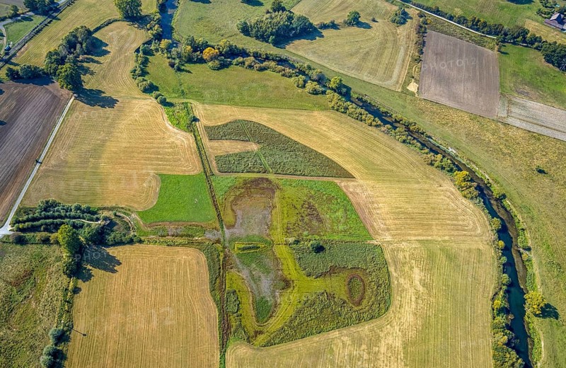 Aerial view, observation hut Disselmersch in the Lippe floodplains, river Lippe, Büninghausener Straße, Heintrop, Lippetal, district Soest, North Rhine-Westphalia, Germany, DE, Europe, grassland areas, district Soest-Buch, district Soest-Buch, cultural landscape, landscape, Lippe floodplain, aerial view, aerial photography, aerial photography, nature reserve, nature conservation area, overview, environmental protection, bird's eye view, birds-eyes view, national nature reserve, overview