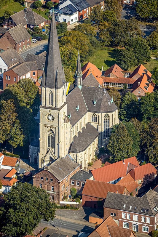 Aerial view, catholic church, pilgrimage basilica St. Ida, town centre Herzfeld, Lippetal, district Soest, North Rhine-Westphalia, Germany, DE, Europe, district Soest-Buch, district Soest-Buch, aerial view, aerial photography, aerial photography, overview, bird's-eye view, overview