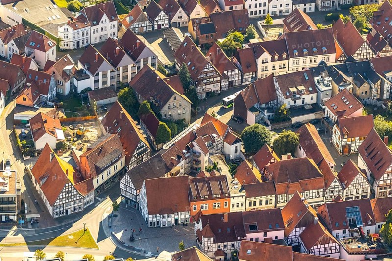 Aerial view, old town, Ostertor, Lemgo, Ostwestfalen-Lippe, OWL, North Rhine-Westphalia, Germany, Old Hanseatic City of Lemgo, DE, Europe, half-timbered houses, figures, aerial view, aerial photography, aerial photography, OWL book, OWLBuch, Ostwestfalenbuch, statue, overview, bird's eye view, birds-eyes view, historic old town, historic house facades, historic landmark, overview, red roofs