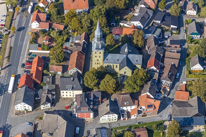 Aerial view, town view, St. Stephanus Kirche, Oestinghausen, Lippetal, Kreis Soest, North Rhine-Westphalia, Germany, place of worship, DE, Europe, religious community, place of worship, property tax, real estate, city centre, church, parish, denomination, Kreis-Soest-Buch, KreisSoestBuch, aerial view, aerial photography, aerial photography, religion, city centre, overview, bird's-eye view, residential area, living and life, residential area, residential buildings, quality of life, residential quarter, housing estate, birds-eyes view, overview