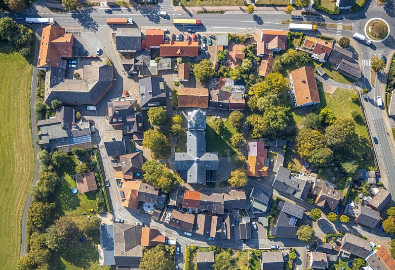 Aerial view, town view, St. Stephanus Kirche, Oestinghausen, Lippetal, Kreis Soest, North Rhine-Westphalia, Germany, place of worship, DE, Europe, religious community, place of worship, property tax, real estate, city centre, church, parish, denomination, Kreis-Soest-Buch, KreisSoestBuch, aerial view, aerial photography, aerial photography, religion, city centre, overview, bird's-eye view, residential area, living and life, residential area, residential buildings, quality of life, residential quarter, housing estate, birds-eyes view, overview