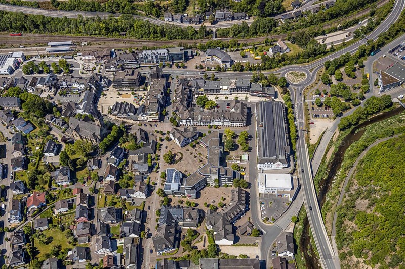 Aerial view, town hall Lennestadt, HIT Handelsgruppe GmbH, Thomas-Morus-Platz, Altenhundem, Lennestadt, Sauerland, North Rhine-Westphalia, Germany, authority, DE, shopping square, shopping centre, Europe, aerial view, aerial photography, aerial photography, local supply centre, town hall, town administration, supermarket, overview, bird's-eye view, overview