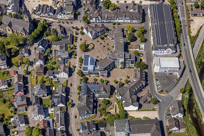 Aerial view, town hall Lennestadt, HIT Handelsgruppe GmbH, Thomas-Morus-Platz, Altenhundem, Lennestadt, Sauerland, North Rhine-Westphalia, Germany, authority, DE, shopping square, shopping centre, Europe, aerial view, aerial photography, aerial photography, local supply centre, town hall, town administration, supermarket, overview, bird's-eye view, overview