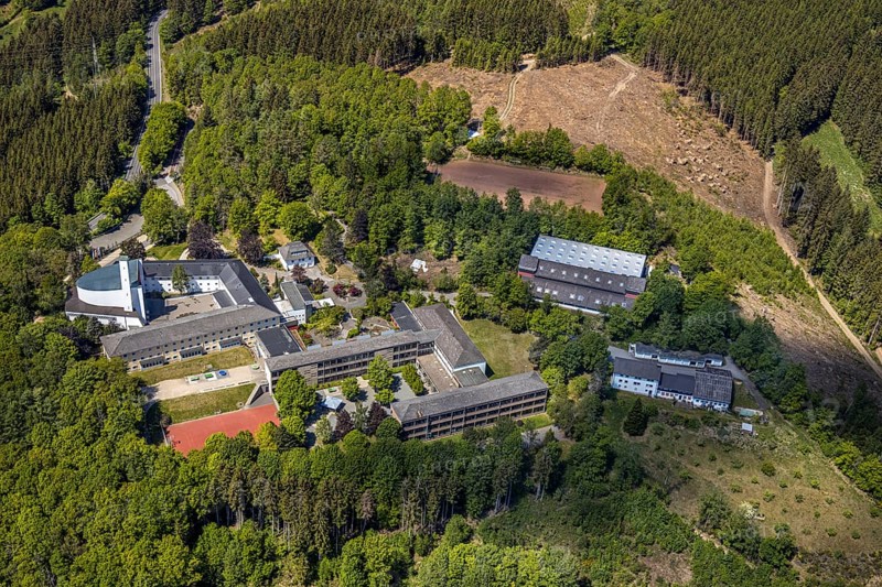 Aerial photo, Private Gymnasium Maria Königin, Jugendhof Pallotti Lennestadt, Mission House, Altenhundem, Lennestadt, Sauerland, North Rhine-Westphalia, Germany, education, educational institution, DE, Europe, grammar school, teaching institute, aerial photo, aerial photography, aerial photography, school, overview, bird's eye view, forest area, birds-eyes view, overview