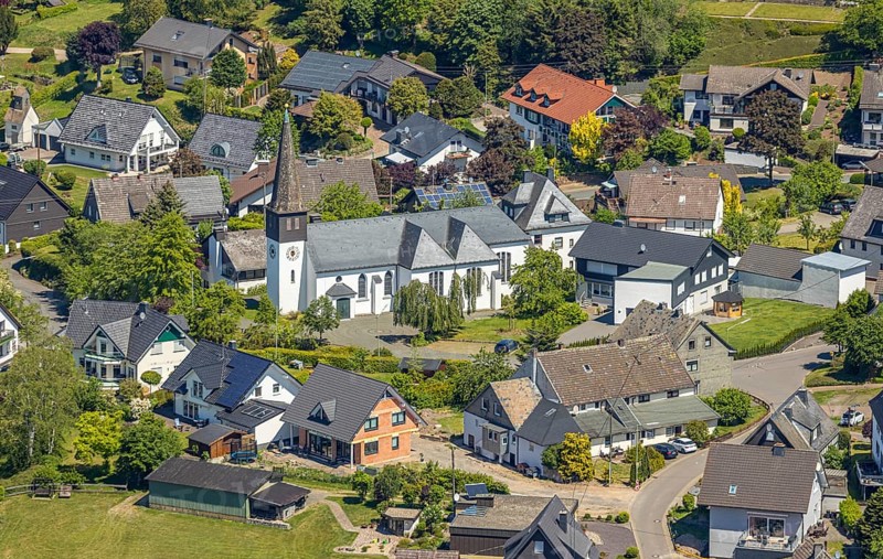 Aerial view, Church of St. Peter and Paul, Halberbracht, Lennestadt, Sauerland, North Rhine-Westphalia, Germany, place of worship, DE, Europe, religious community, place of worship, church, parish, denomination, aerial view, aerial photography, aerial photography, overview, bird's-eye view, overview