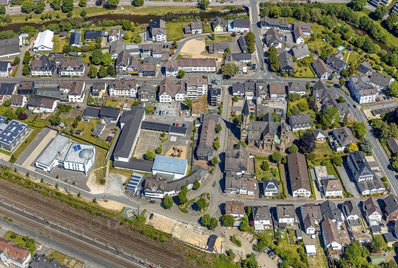 Aerial view, Franziskus-Schule Meggen, DITIB Yesil Mosque Lennestadt, Catholic Church of St. Bartholomew, Meggen, Lennestadt, Sauerland, North Rhine-Westphalia, Germany, place of worship, education, educational institution, DE, Europe, religious community, church, parish, denomination, teaching institute, aerial view, aerial photography, aerial photography, school, overview, bird's-eye view, overview