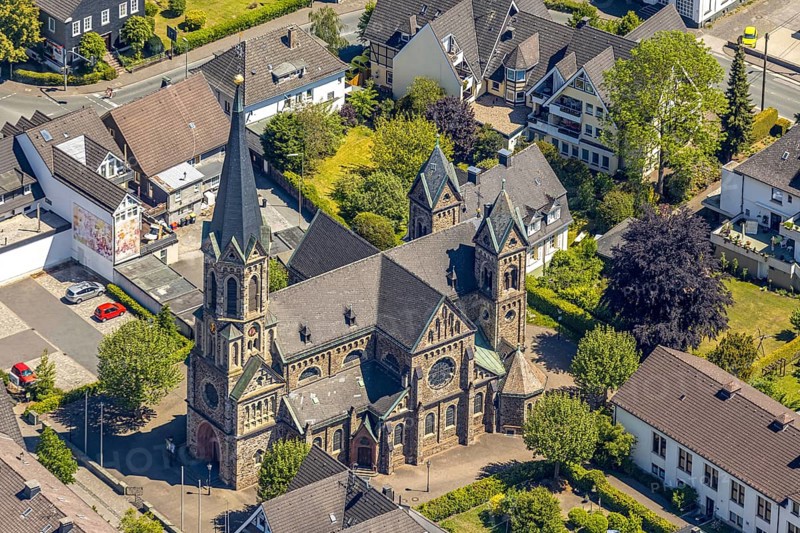 Aerial view, Catholic Church of St. Bartholomew, Meggen, Lennestadt, Sauerland, North Rhine-Westphalia, Germany, Albrecht-Dürer-Strasse place of worship, DE, Europe, religious community, place of worship, church, parish, denomination, aerial view, aerial photography, aerial photography, overview, bird's-eye view, overview